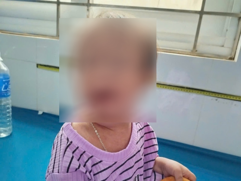 Bé gái bị bỏ rơi tại bệnh viện. (ảnh: Bệnh viện cung cấp)