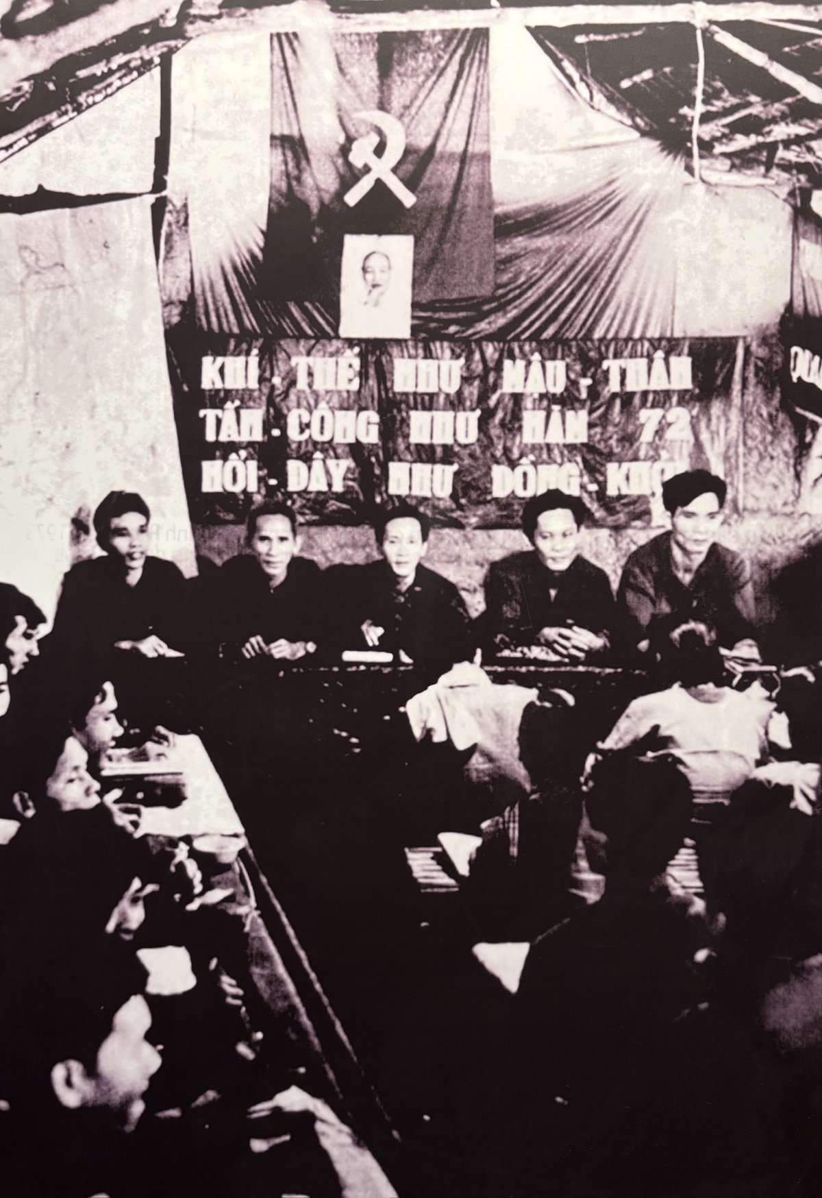 Ban chỉ huy lực lượng vũ trang huyện Củ Chi họp bàn tác chiến trong chiến dịch Hồ Chí Minh