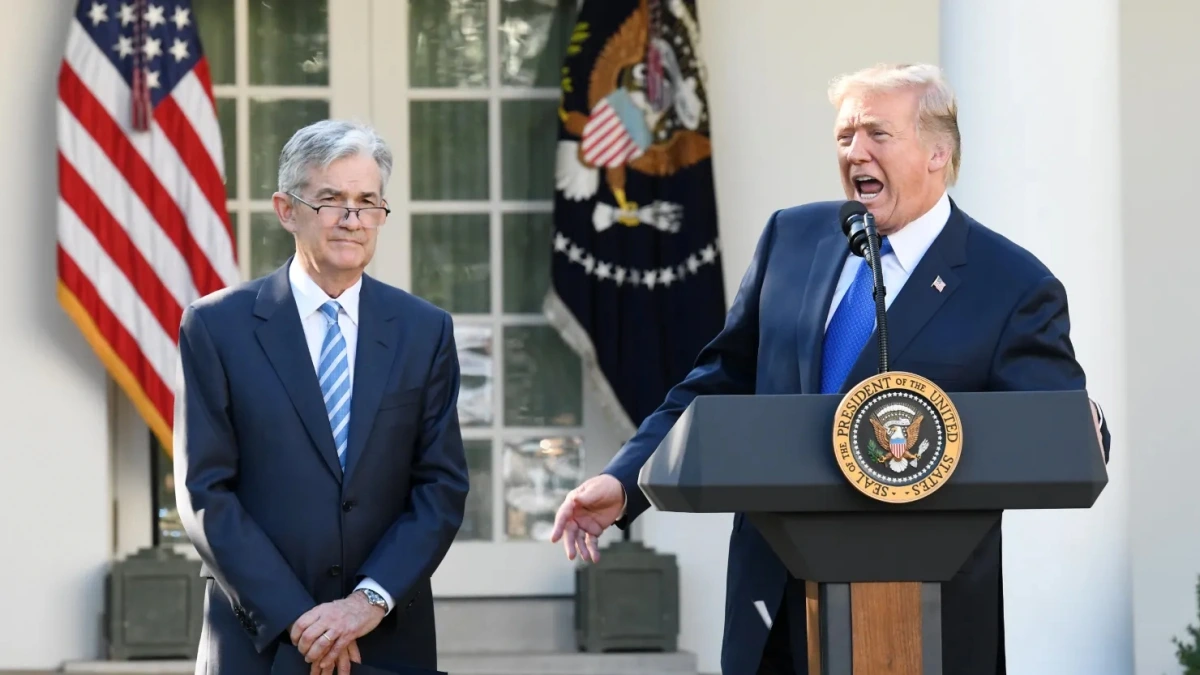 Tổng thống Donald Trump (bên phải) phát biểu bên cạnh ông Jerome Powell tại Vườn Hồng của Nhà Trắng, ngày 2/11/2017. Ảnh: Getty