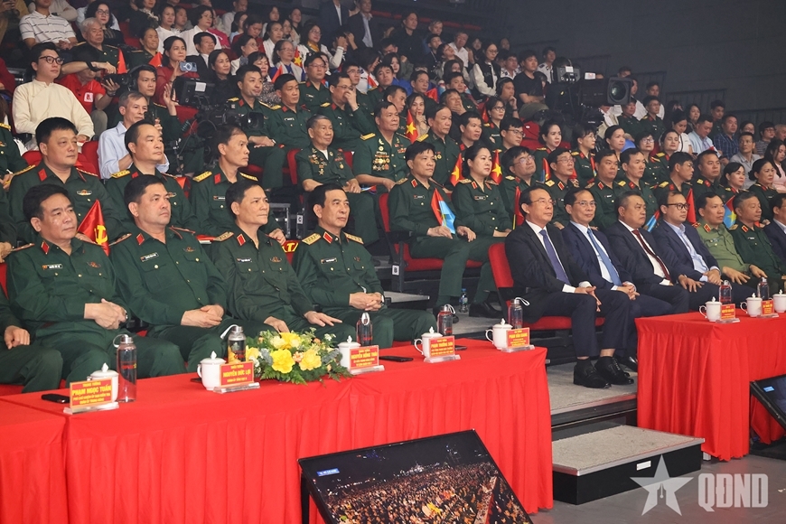 Đại tướng Phan Văn Giang và các đại biểu dự tại điểm cầu Hà Nội. (Ảnh: Báo QĐND)