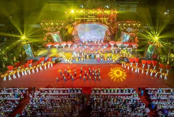Khai mạc Lễ hội Đền Hùng và Tuần Văn hóa - Du lịch Đất Tổ năm Ất Tỵ 2025 với chương trình nghệ thuật “Âm vang nguồn cội. (Ảnh: Sở VHTTDL Phú Thọ)