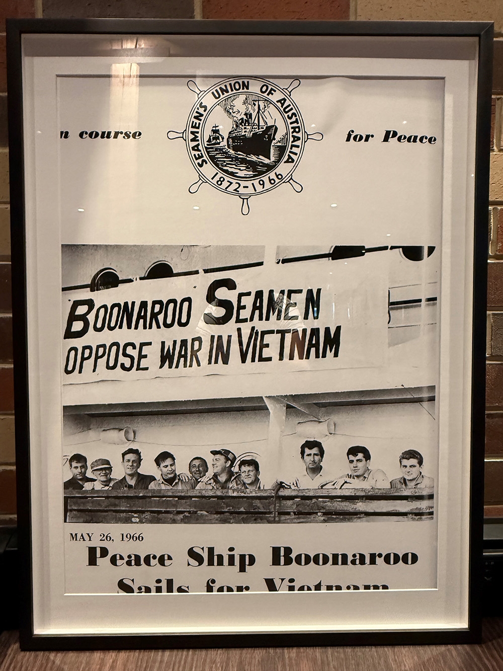 Bức ảnh chụp các thủy thủ trên tàu Boonaroo được treo tại văn phòng của Liên đoàn Hàng hải Australia (MUA). Nguồn: MUA