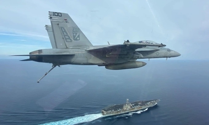 Tiêm kích F/A-18F của Phi đoàn 11 bay trên USS Harry S. Truman ở Địa Trung Hải hồi tháng 11. Ảnh: US Navy