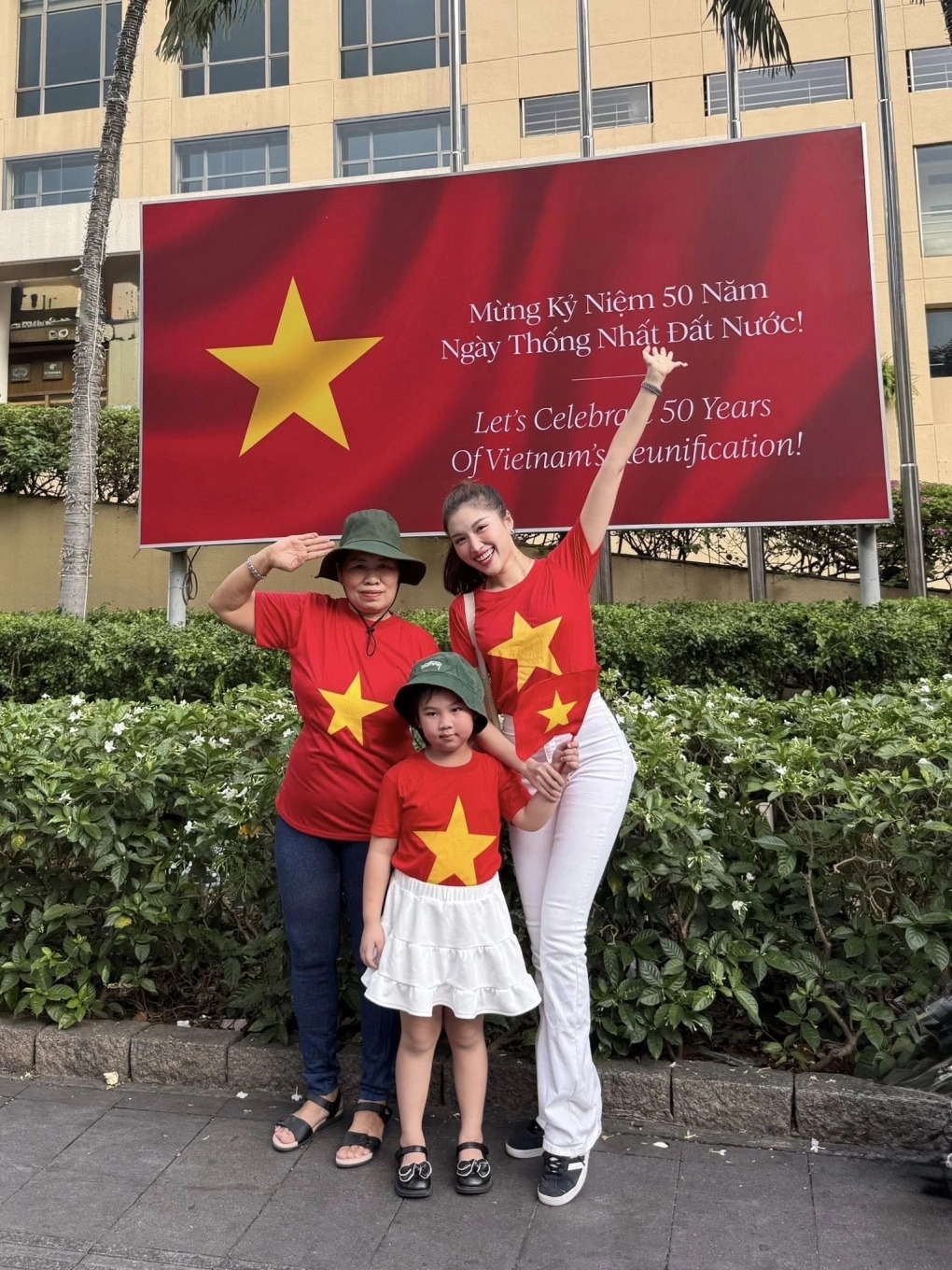 MC Thanh Thanh Huyền phấn khích khi cùng gia đình xuống đường trong ngày hợp luyện. Cô đưa theo mẹ và cháu gái đi cùng và cho biết: "Một kỷ niệm thật đặc biệt khi ba thế hệ gia đình Huyền cùng hoà vào dòng người hân hoan, cùng sẻ chia niềm tự hào và lòng biết ơn sâu sắc trước những hy sinh vĩ đại của cha ông, để hôm nay, chúng ta được sống trong hoà bình".