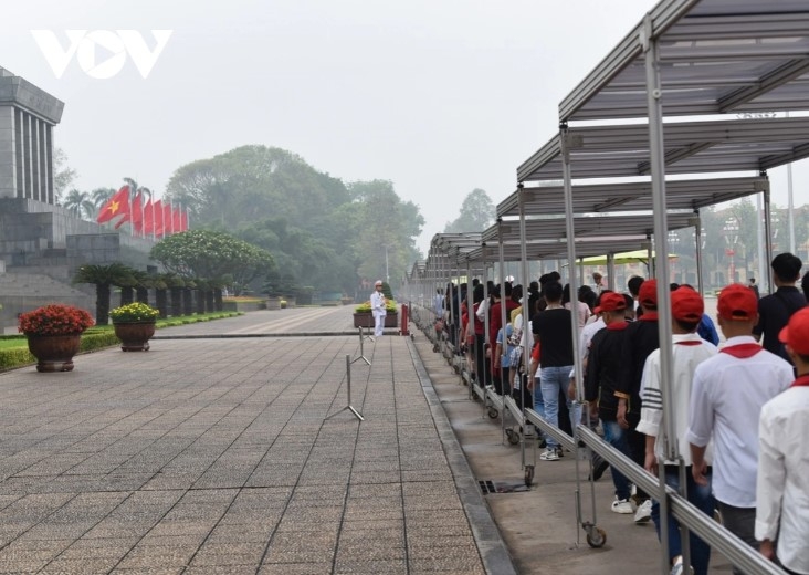A huge number of people queue up as they form long lines waiting for their turn to enter the site.