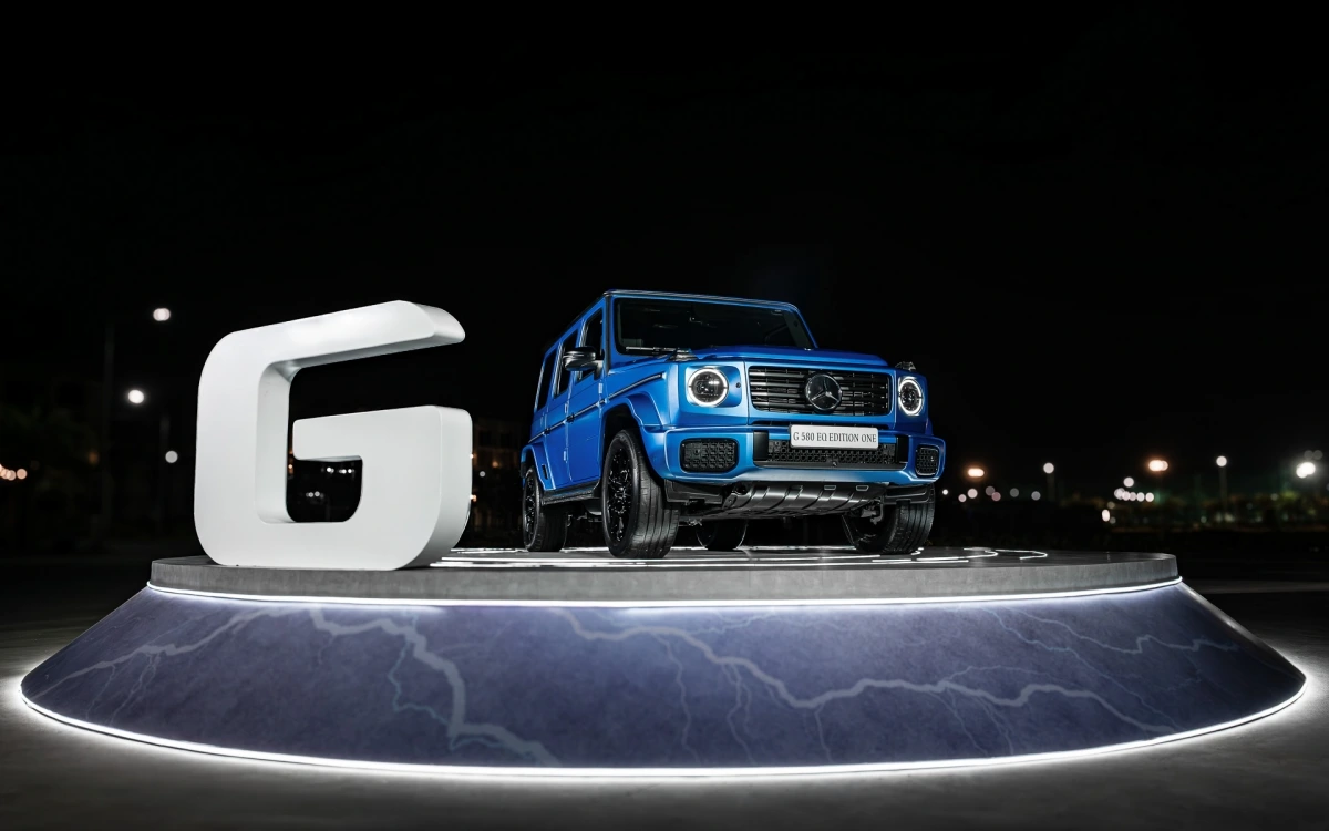 Mercedes-Benz G 580 EQ vẫn giữ nguyên DNA thiết kế đặc trưng của G-Class, với khung gầm hình thang (Ladder-frame) cùng với các chi tiết thiết kế được tối ưu để tăng tính khí động học, kết hợp thêm với những gói thiết kế bổ sung như AMG Line, Night Package &amp; MANUFAKTUR Logo Package với các logo “G” màu đen.