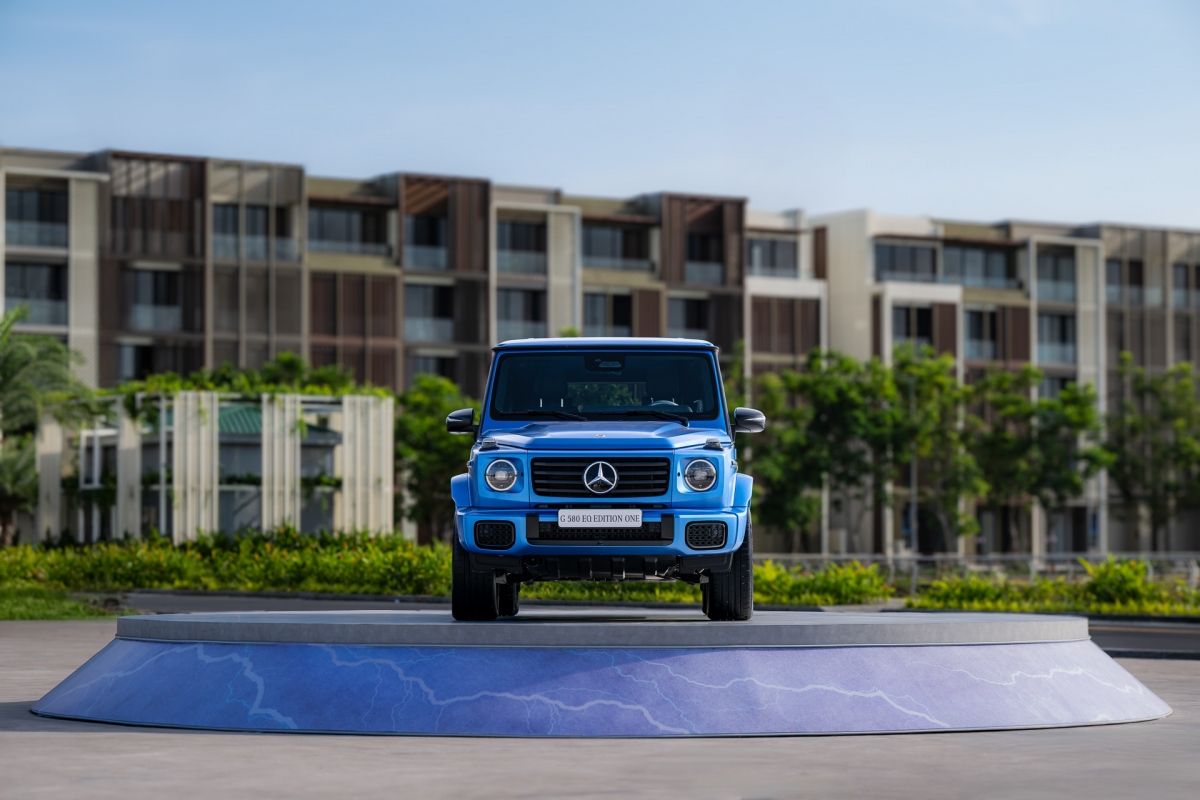 G 580 EQ EDITION ONE đánh dấu trải nghiệm off-road bước vào kỷ nguyên điện và Mercedes-Benz đã thử nghiệm xe trên nhiều điều kiện khác nhau – từ địa hình gồ ghề, trơn trượt, ngập nước, đến băng tuyết và cát, từ nhiệt độ trên 50 độ C ở sa mạc châu Phi cho tới dưới -30 độ C ở vùng băng giá tại Thụy Điển.