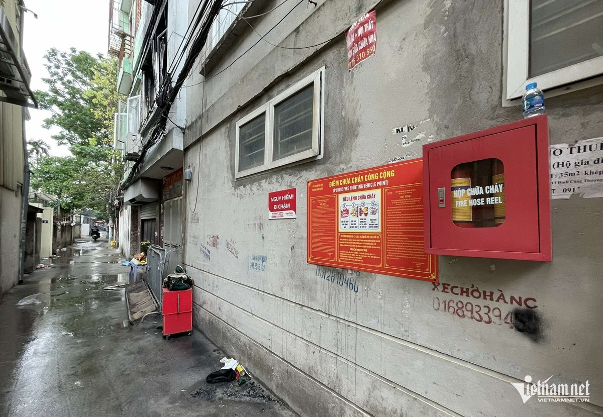 Lối vào ngôi nhà nơi xảy ra cháy.
