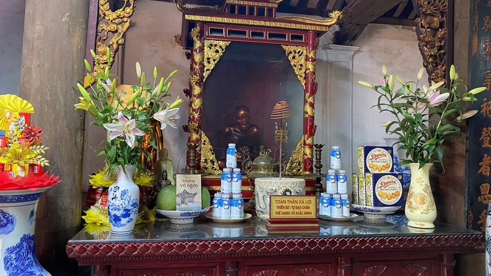 Toàn thân xá lợi thiền sư Vũ Khắc Minh