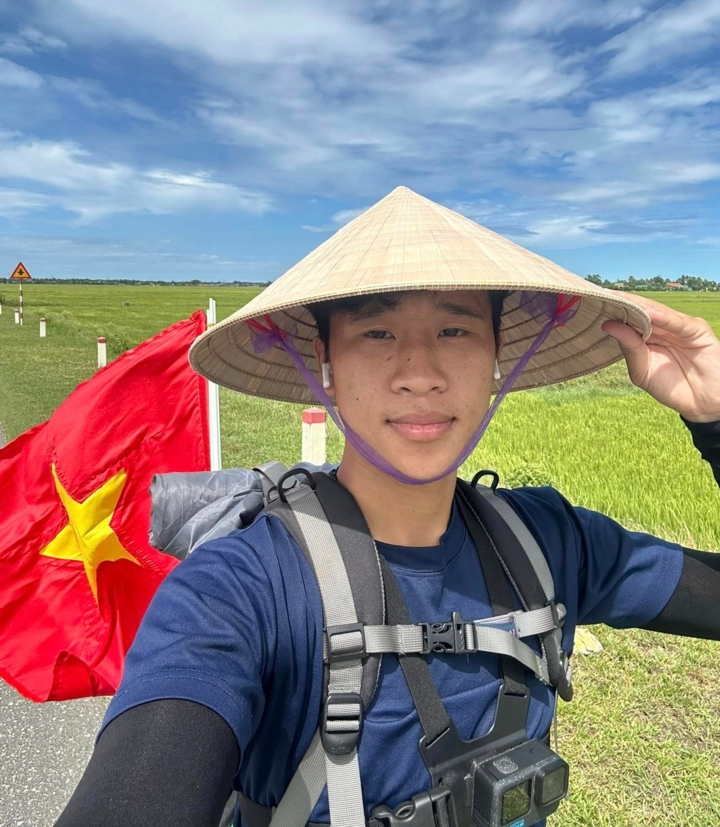 Với chàng trai Thái Bình, mỗi chuyến đi là hành trình để thử thách bản thân. (Ảnh: NVCC)