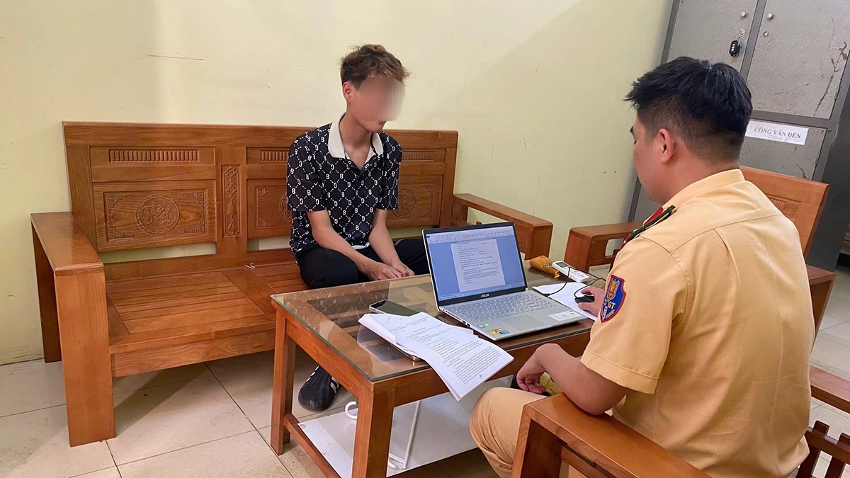 Phòng CSGT - Công an tỉnh Cao Bằng triệu tập các đối tượng để xác minh, làm rõ