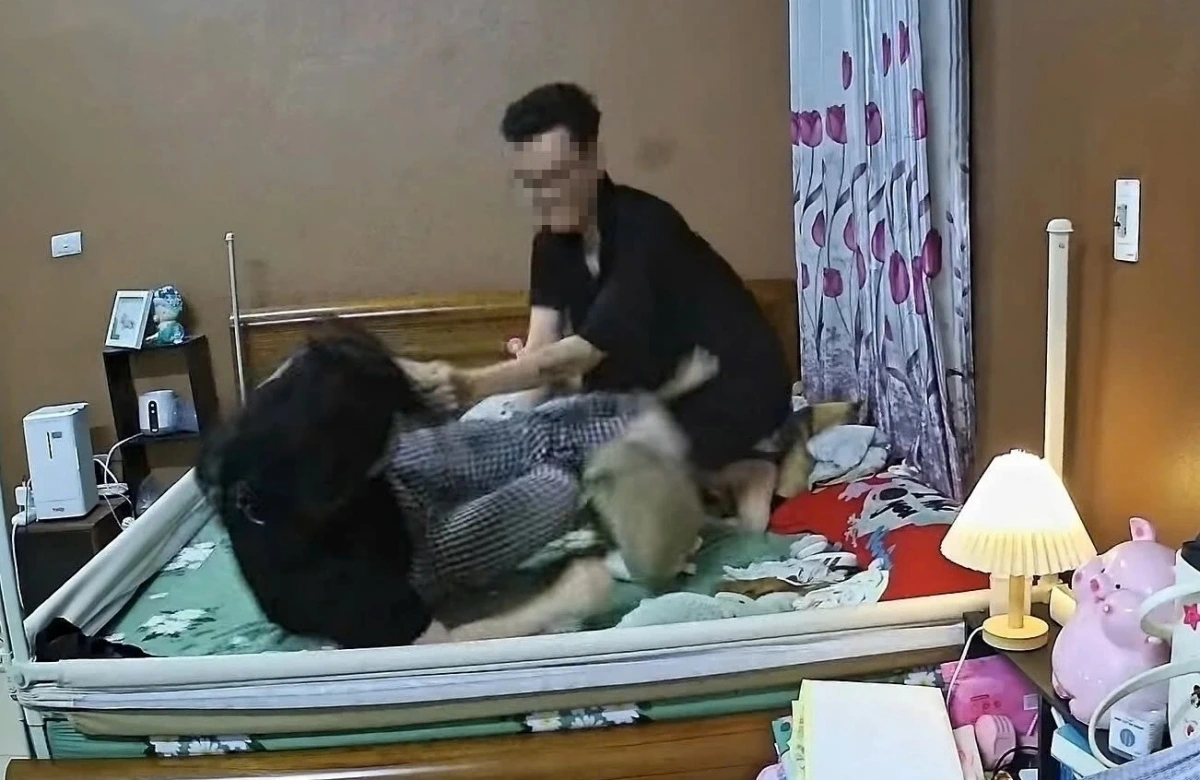Hình ảnh người đàn ông không ngừng đánh vợ được cắt từ clip