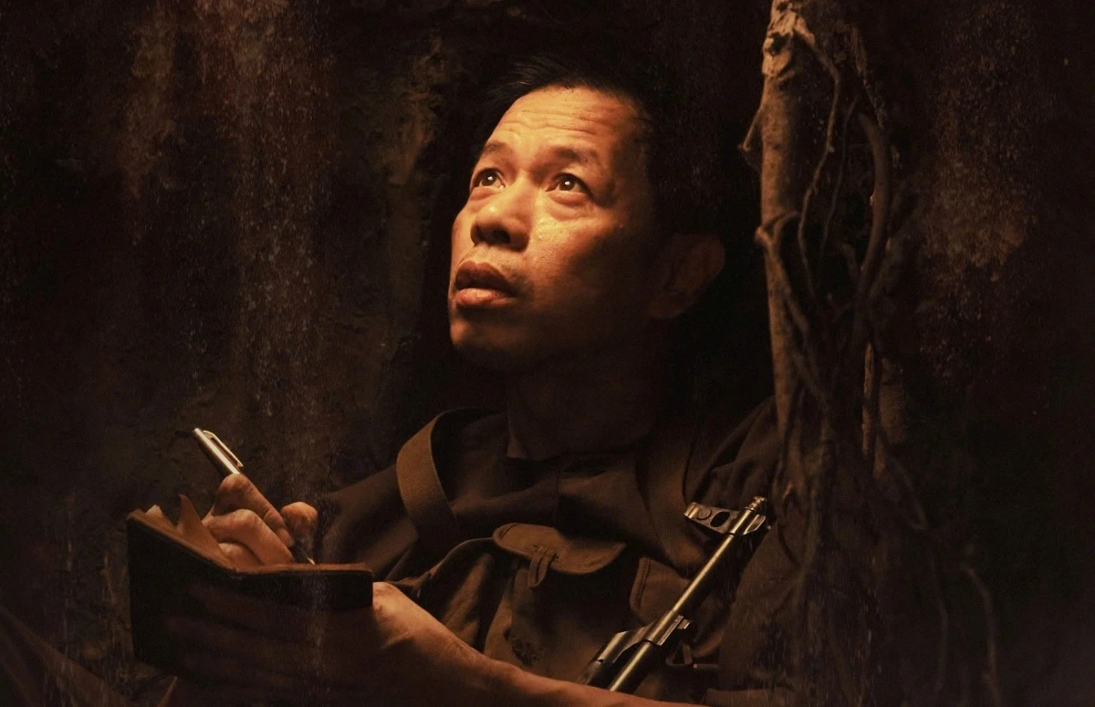 Thái Hòa vào vai Bảy Theo trong phim "Địa đạo: Mặt trời trong bóng tối"