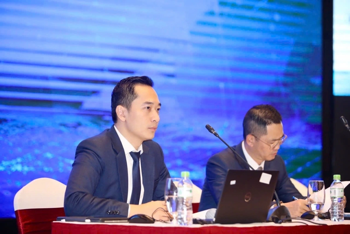  Ông Lê Mạnh Linh - Phó Chủ tịch HĐQT EVNFinance tại phần giải đáp ý kiến cổ đông