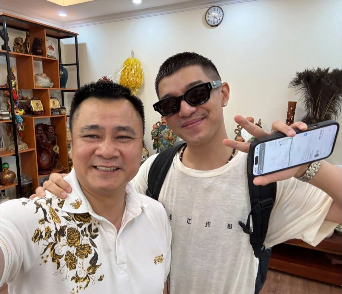 NSND Tự Long hội ngộ anh tài Cường Seven. Cả hai đang chuẩn bị cho kế hoạch biểu diễn ở TP.HCM. (Nguồn: FBNV)