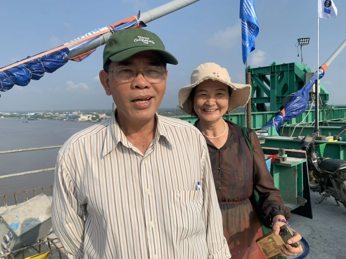 Người dân thành phố Mỹ Tho rất háo hức đến chứng kiến cầu Rạch Miễu 2 được hợp long