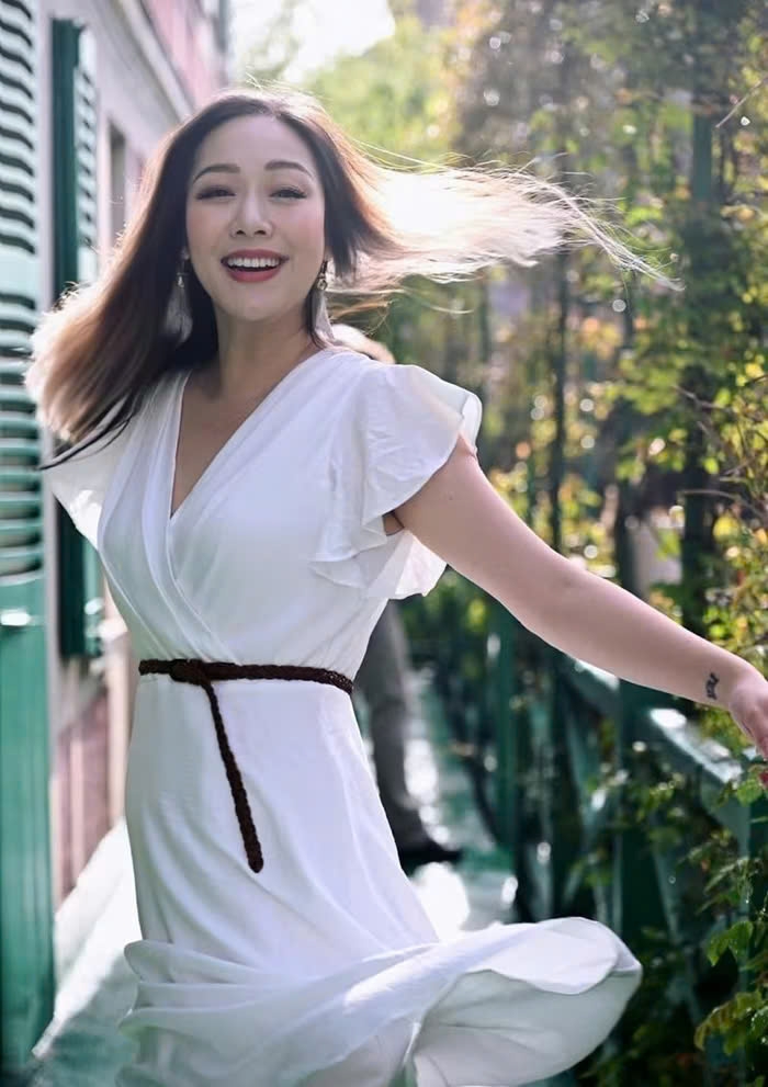 Ngô Phương Lan chia sẻ: "Cuộc đời luôn phức tạp, đúng sai thật khó để đánh giá từ nhiều góc nhìn khác nhau. Điều quan trọng nhất là sống tốt và luôn giữ được niềm vui trong trái tim".(Nguồn: FBNV)