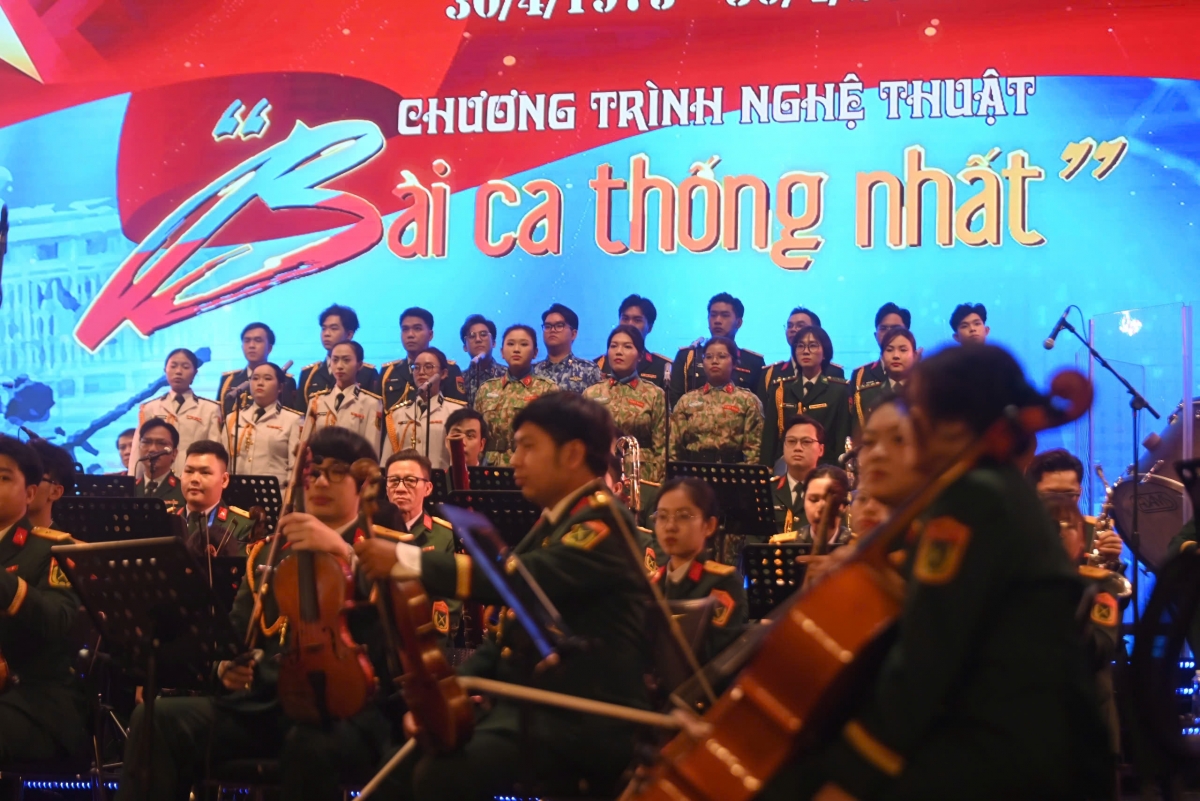 Chương trình nghệ thuật “Bài ca thống nhất” trình diễn các tác phẩm giao hưởng thính phòng.