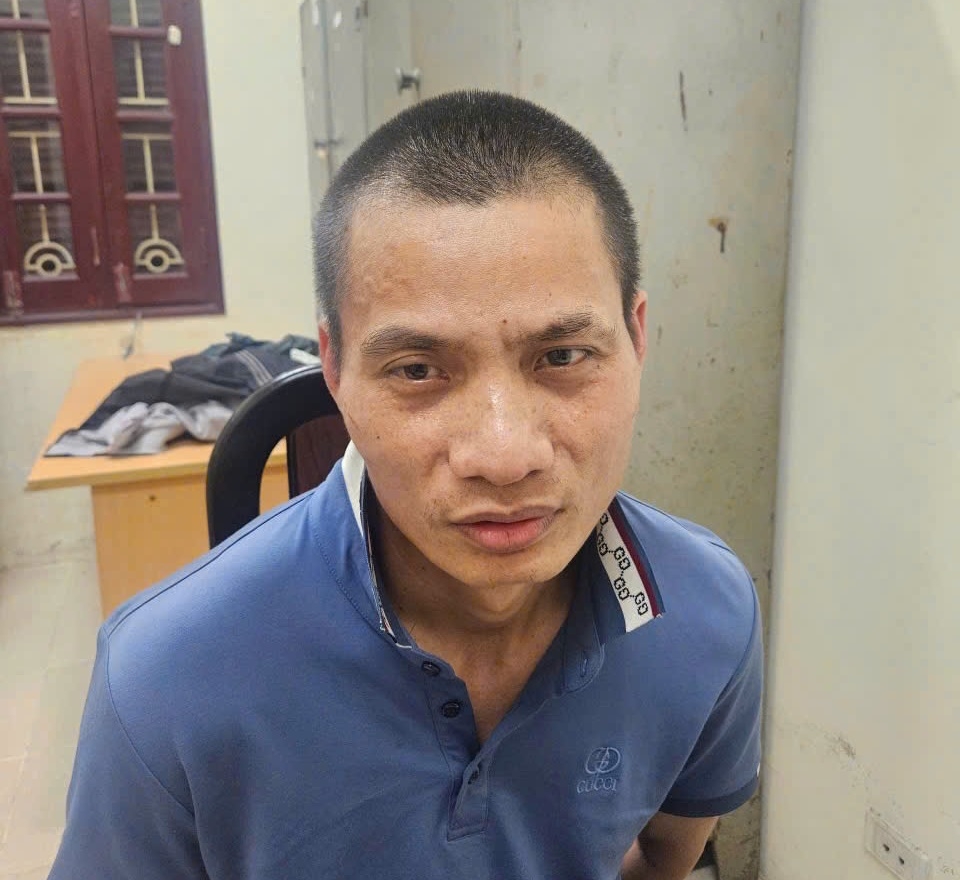 Vũ Văn Lịch bị bắt vào rạng sáng ngày 23/4, khi đang lẩn trốn tại khu vực lán trại ngoài bãi sông Hồng, thuộc phường Lĩnh Nam, quận Hoàng Mai, Hà Nội.