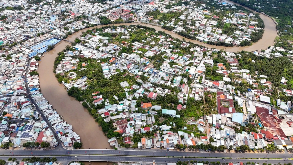 Sau 50 năm đất nước được hòa bình, thống nhất kinh tế- xã hội của tỉnh Tiền Giang đã không ngừng vươn lên