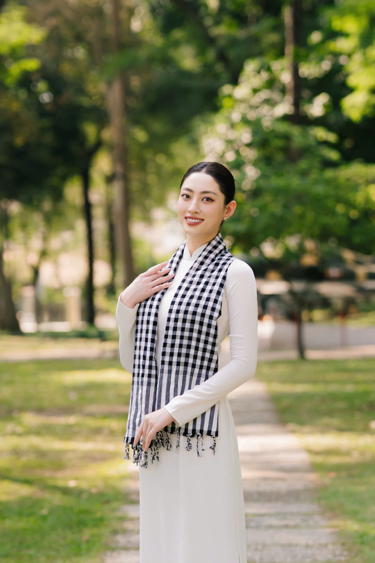 Bộ ảnh không chỉ là lời tri ân đối với những người phụ nữ đã sống và cống hiến trong thời chiến, mà còn là sự kết nối giữa các thế hệ phụ nữ Việt Nam. Dù ở thời kỳ nào, người phụ nữ vẫn luôn là tháo vác vì gia đình, và sẵn sàng vì đất nước.