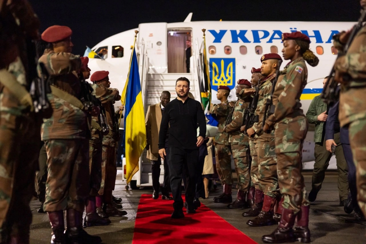 Tổng thống Ukraine Volodymyr Zelensky cắt ngắn chuyến thăm Nam Phi sau khi Kiev hứng đòn tập kích của Nga. Ảnh: Kyiv Post