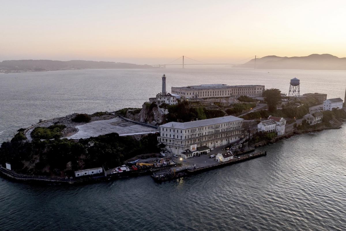 Nhà tù nằm toàn bộ trên đảo Alcatraz (Ảnh: NYT)