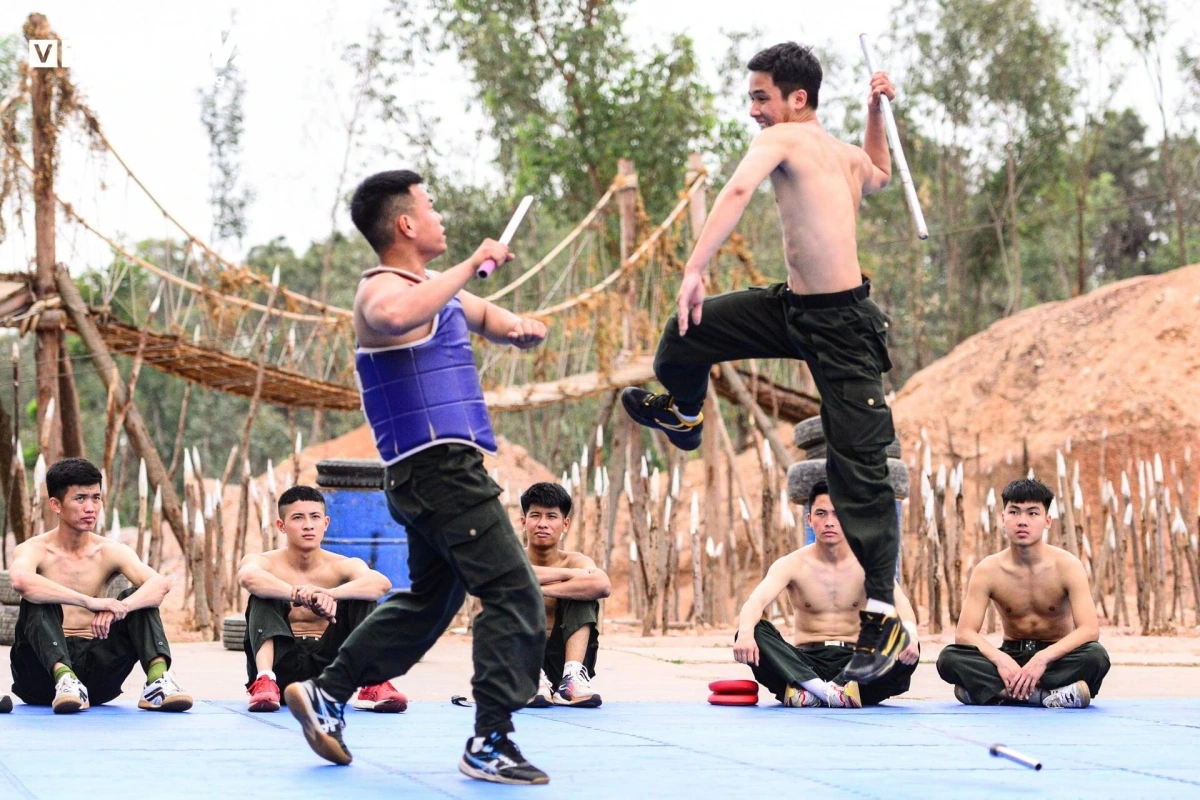 Tại Trung tâm Huấn luyện quốc gia về phòng, chống khủng bố, việc huấn luyện sử dụng dao găm trong chiến đấu giáp lá cà là một nội dung quan trọng nhằm trang bị cho các chiến sĩ kỹ năng cận chiến hiệu quả trong những tình huống đối đầu trực tiếp với đối tượng khủng bố hoặc tội phạm nguy hiểm.