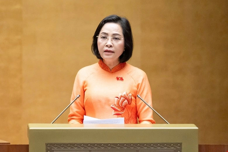 Phó Chủ tịch Quốc hội Nguyễn Thị Thanh trình bày tờ trình tại Kỳ họp thứ 9
