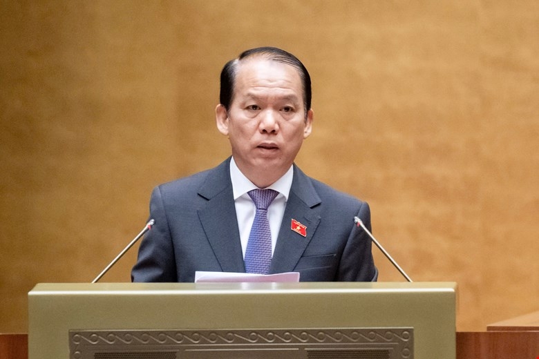 Chủ nhiệm Ủy ban Pháp luật và Tư pháp Hoàng Thanh Tùng trình bày báo cáo thẩm tra