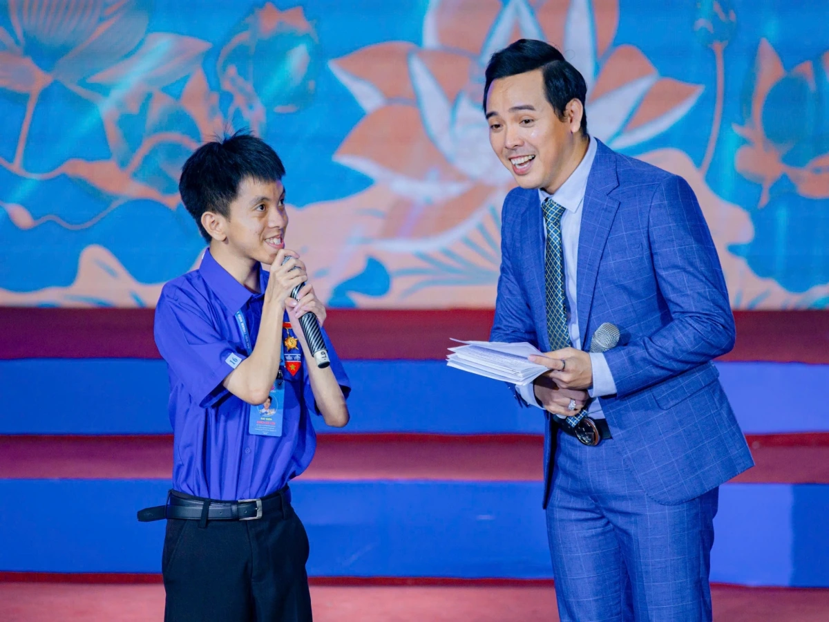Sinh viên Chương Đình Phúc và câu chuyện truyền cảm hứng về nghị lực vượt khó trong học tập tập để thực hiện ước mơ