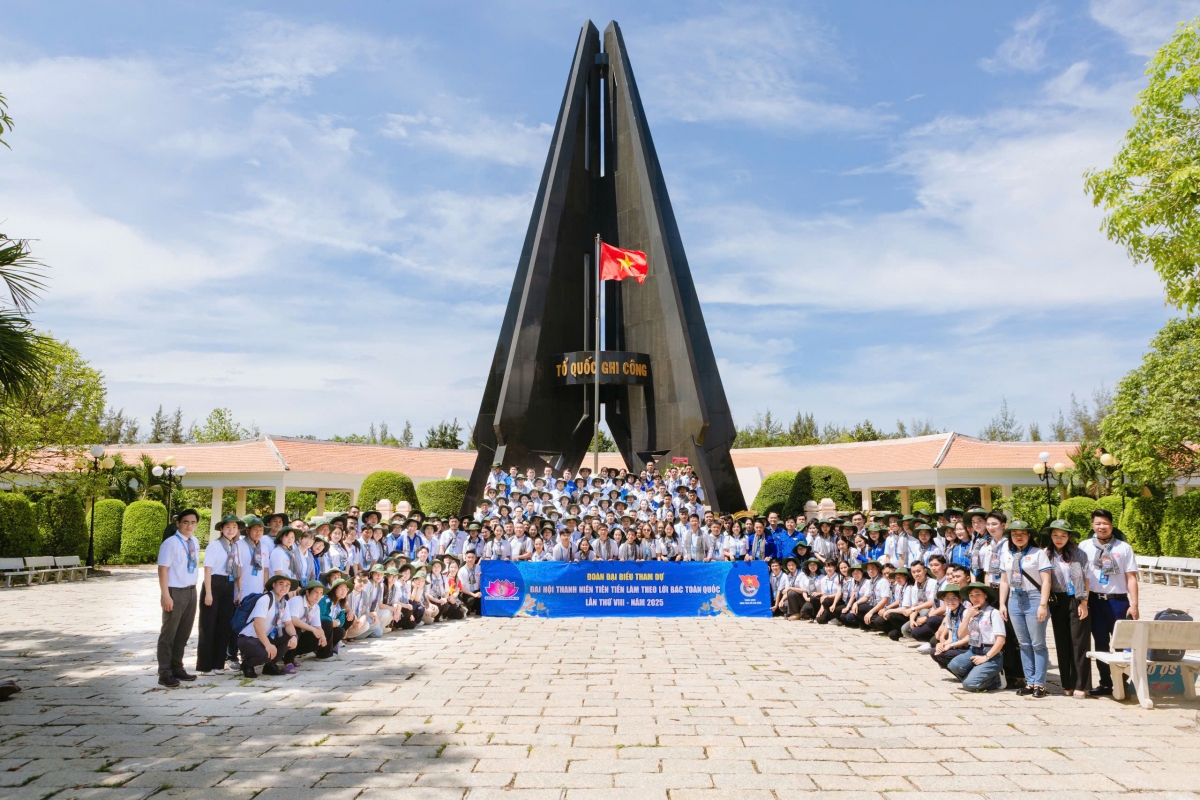 Hành trình về "địa chỉ đỏ" tại Nghĩa trang liệt sĩ Rừng Sác, huyện Cần Giờ, thành phố Hồ Chí Minh.