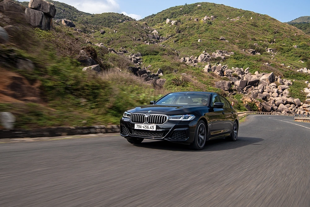 BMW 5 Series nhận ưu đãi lên đến 100% lệ phí trước bạ