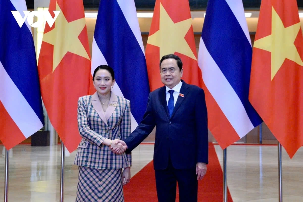 Receiving the Thai PM on May 15 afternoon, National Assembly Chairman Tran Thanh Man affirms that the Vietnamese National Assembly will continue to improve the legal framework to facilitate businesses and investors from both countries, and support cooperation initiatives.