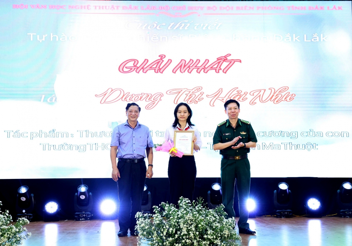 Em Dương Thị Hải Như, lớp 8G, trường THCS Trưng Vương, thành phố Buôn Ma Thuột, xuất sắc đoạt giải Nhất cuộc thi.