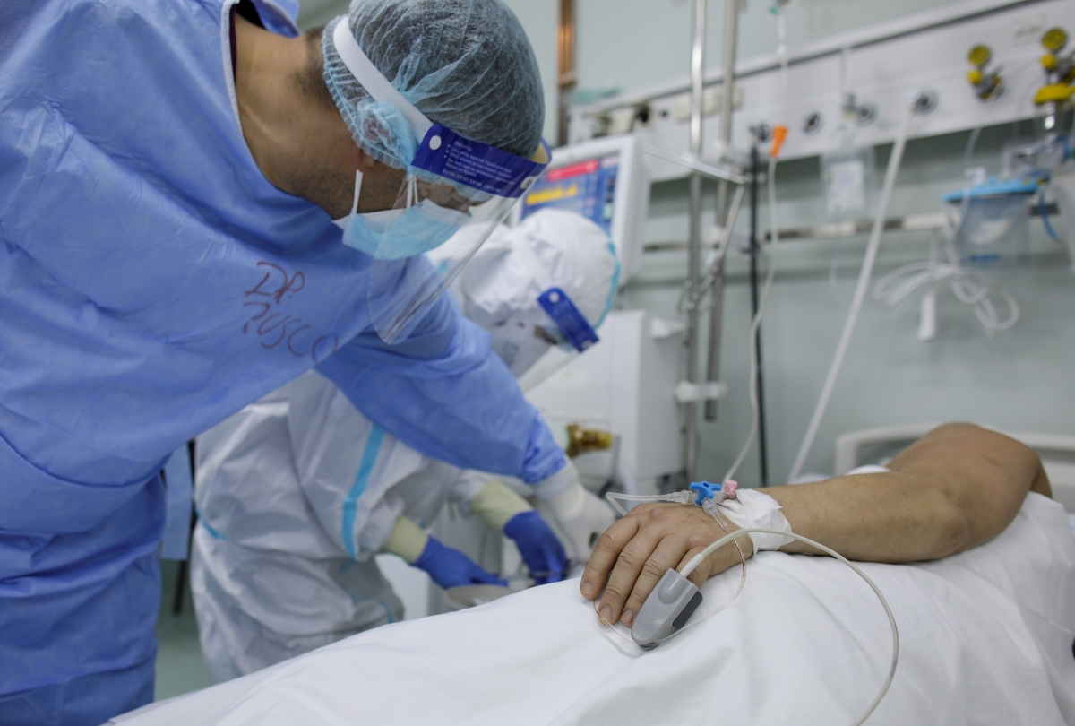 Đã hơn 5 năm kể từ khi các ca Covid-19 đầu tiên được phát hiện ở Mỹ, hàng trăm người vẫn tử vong do dịch bệnh này mỗi tuần