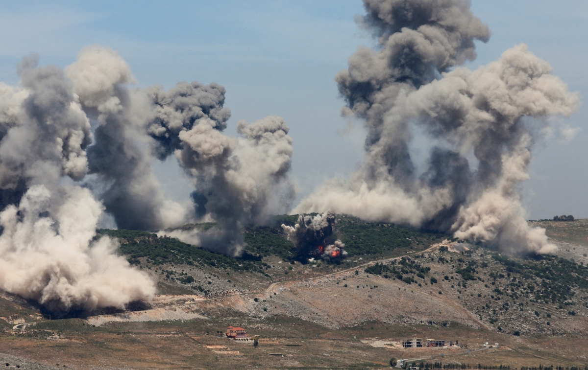Israel tiếp tục không kích vào Lebanon, tiến sâu vào lãnh thổ Syria. Ảnh: Reuters
