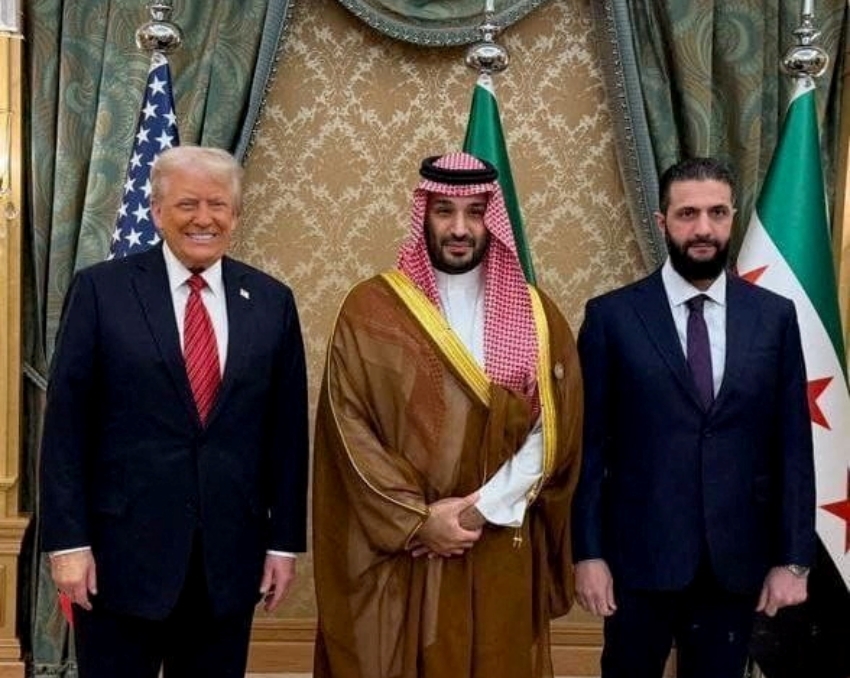 Tổng thống Mỹ Donald Trump (trái), Thái tử Saudi Arabia Mohammed bin Salman (giữa) và Tổng thống Syria Ahmed Al-Sharaa (phải). (Ảnh: Reuters).