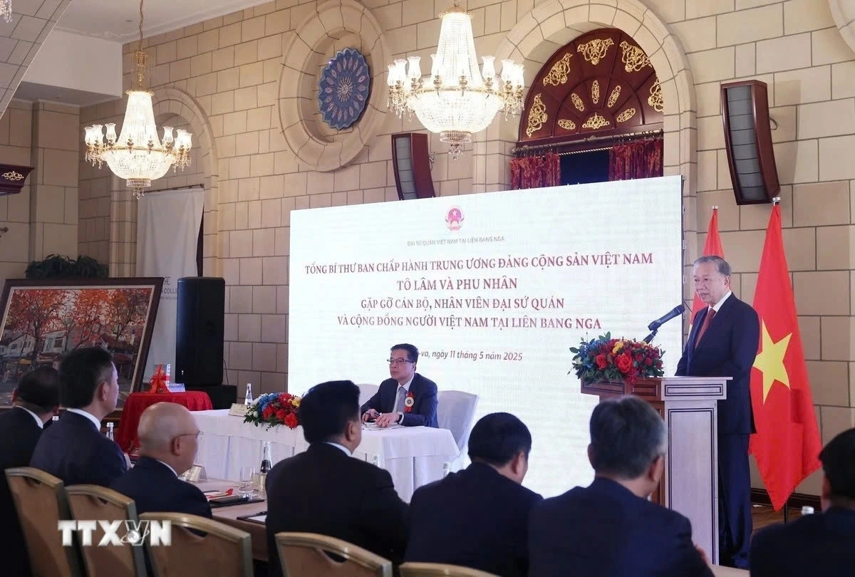 Also on May 11, General Secretary To Lam and his spouse meets with embassy officials and representatives of the Vietnamese community in Russia. Representatives of associations in Russia express confidence that the visit would provide a significant impetus to elevate the bilateral relationship to new heights. (Photo: VNA)