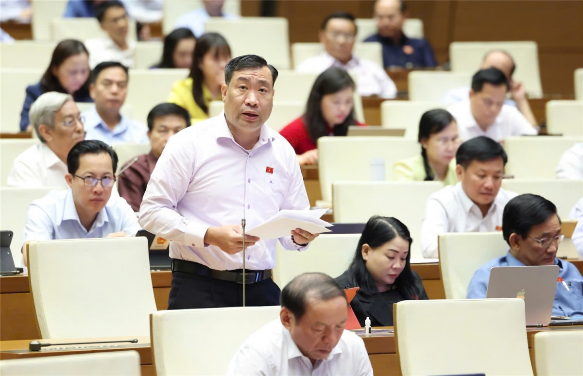 Đại biểu Thạch Phước Bình (đoàn Trà Vinh) phát biểu.