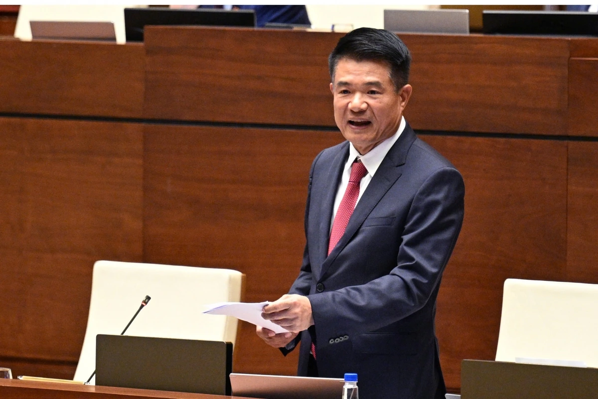 Viện trưởng Viện Kiểm sát Nhân dân (VKSND) tối cao Nguyễn Huy Tiến giải trình ý kiến các đại biểu nêu. Ảnh: Media Quốc hội