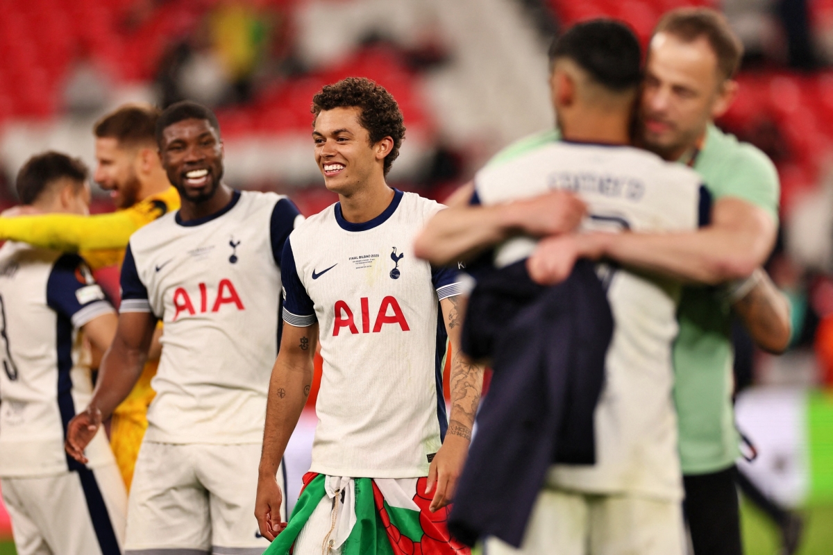 Brennan Johnson đóng vai trò người hùng khi ghi bàn thắng duy nhất của trận đấu để giúp Tottenham lần đầu tiên có danh hiệu lớn sau 17 năm chờ đợi, kể từ khi họ lên ngôi vô địch Cúp Liên đoàn ở mùa giải 2007/2008.