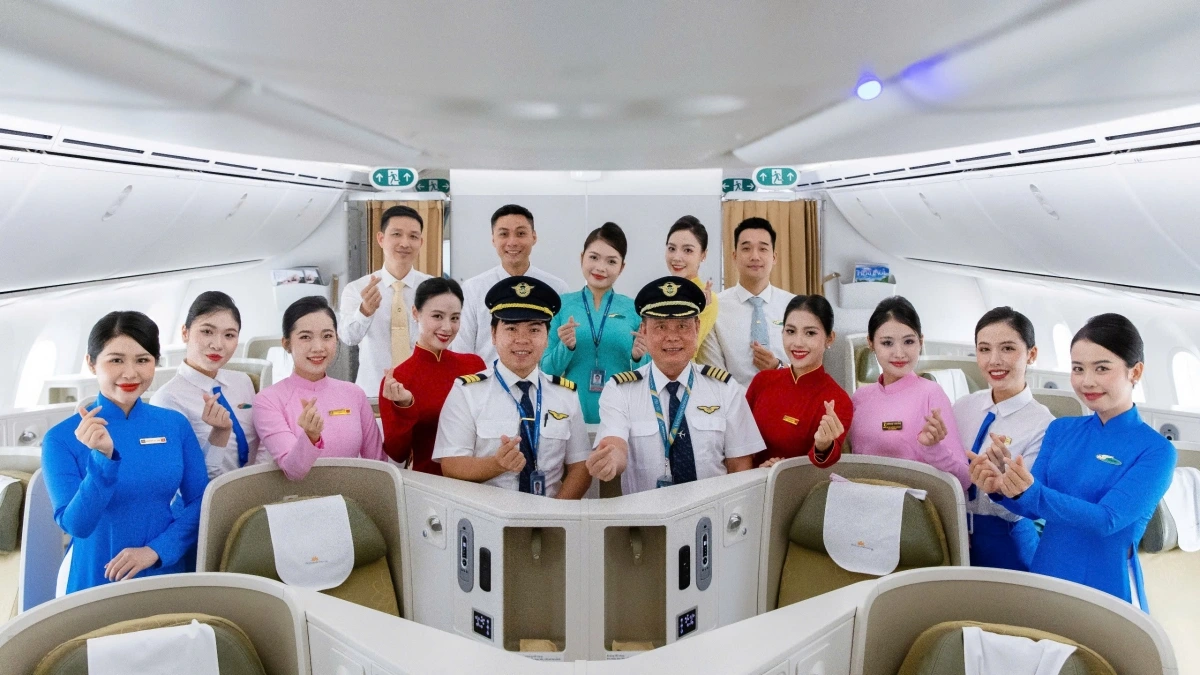 <a href="https://vov.vn/doanh-nghiep/vietnam-airlines-bat-tay-tong-cuc-du-lich-singapore-va-sentosa-hut-khach-viet-post1200907.vov" target="_blank">Các chuyến bay đặc biệt</a> đưa hành khách ngược dòng thời gian, trải nghiệm một phần câu chuyện lịch sử của Vietnam Airlines, từ những ngày đầu tiên cất cánh cho đến vị thế vững vàng trên bản đồ hàng không thế giới hiện tại.