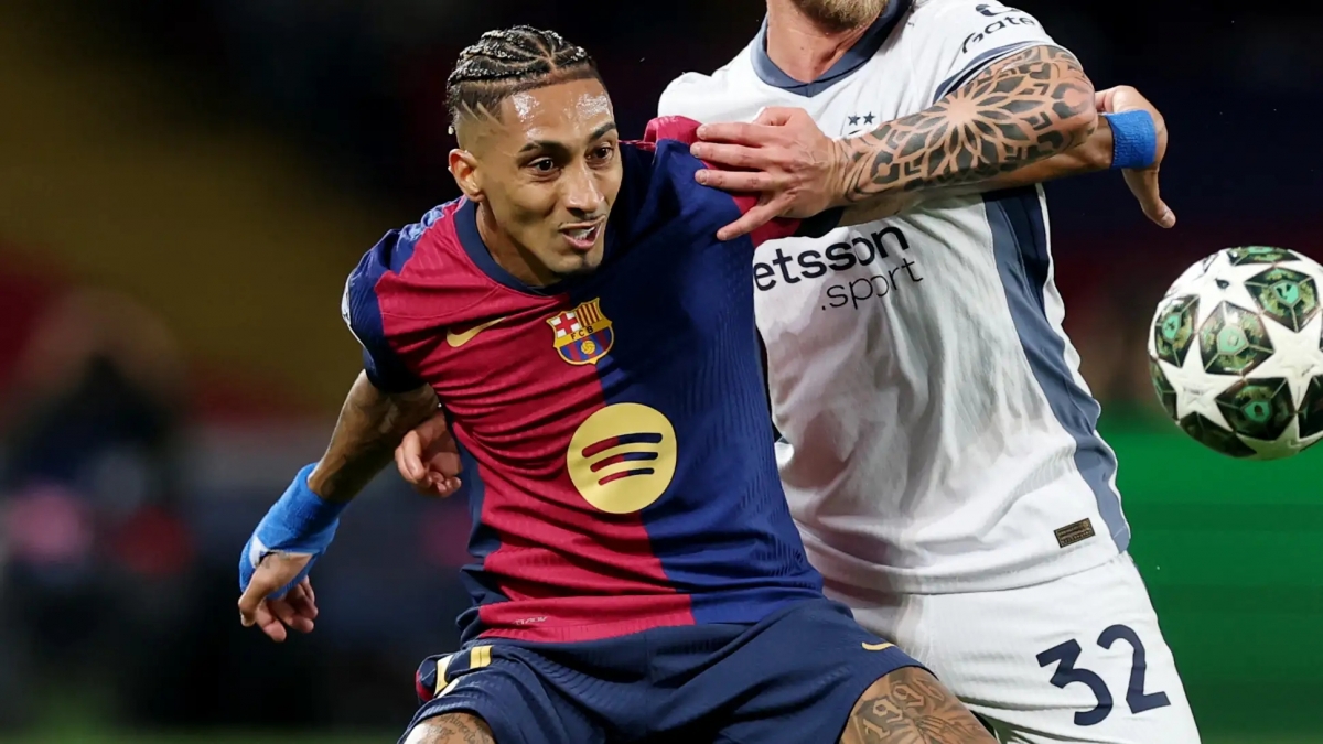 3. Raphinha (Barcelona)
Thành tích mùa giải 2024/2025 |  35 bàn, 25 kiến tạo. Vô địch Cúp Nhà Vua &amp; Siêu cúp Tây Ban Nha. Raphinha là ngòi nổ tấn công hiệu quả nhất của Barca mùa này. Tuy nhiên, thất bại trước Inter tại bán kết lượt đi khiến cơ hội tranh Quả bóng Vàng của anh bị đặt dấu hỏi.
