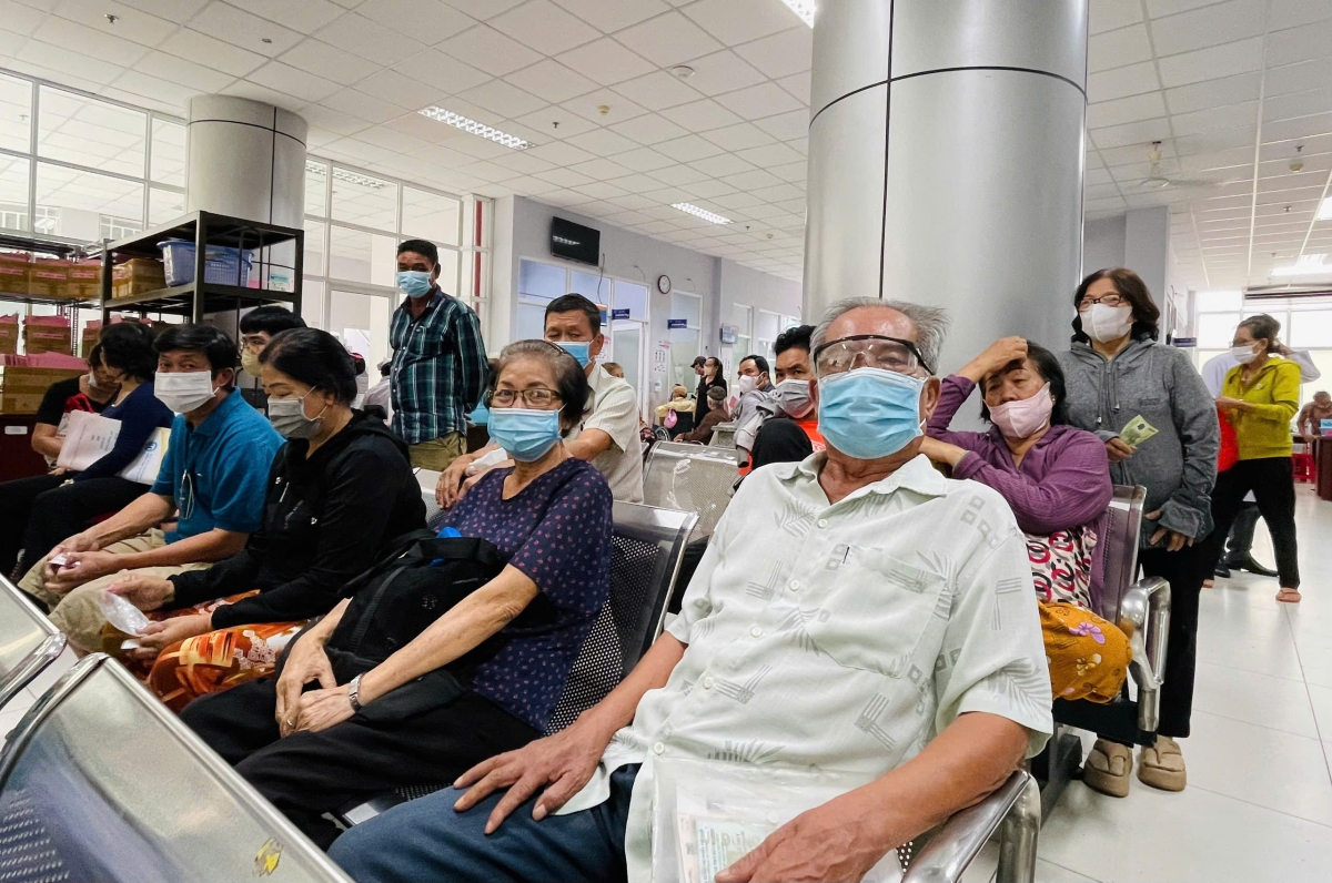 Đeo khẩu trang là một trong những biện pháp ngừa Covid-19 hiệu quả. (Ảnh: Kim Dung)