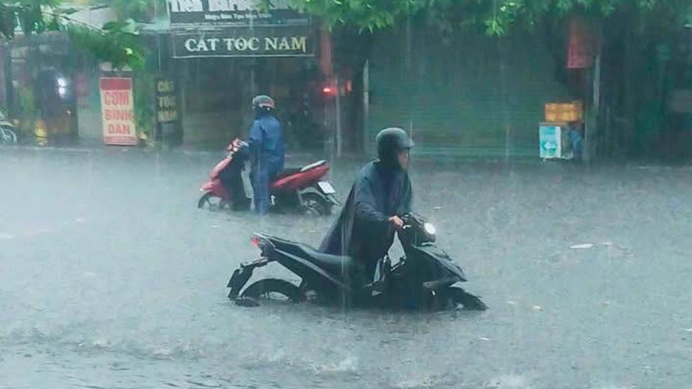 Các con đường ngập sâu khiến xe máy chết máy rất nhiều