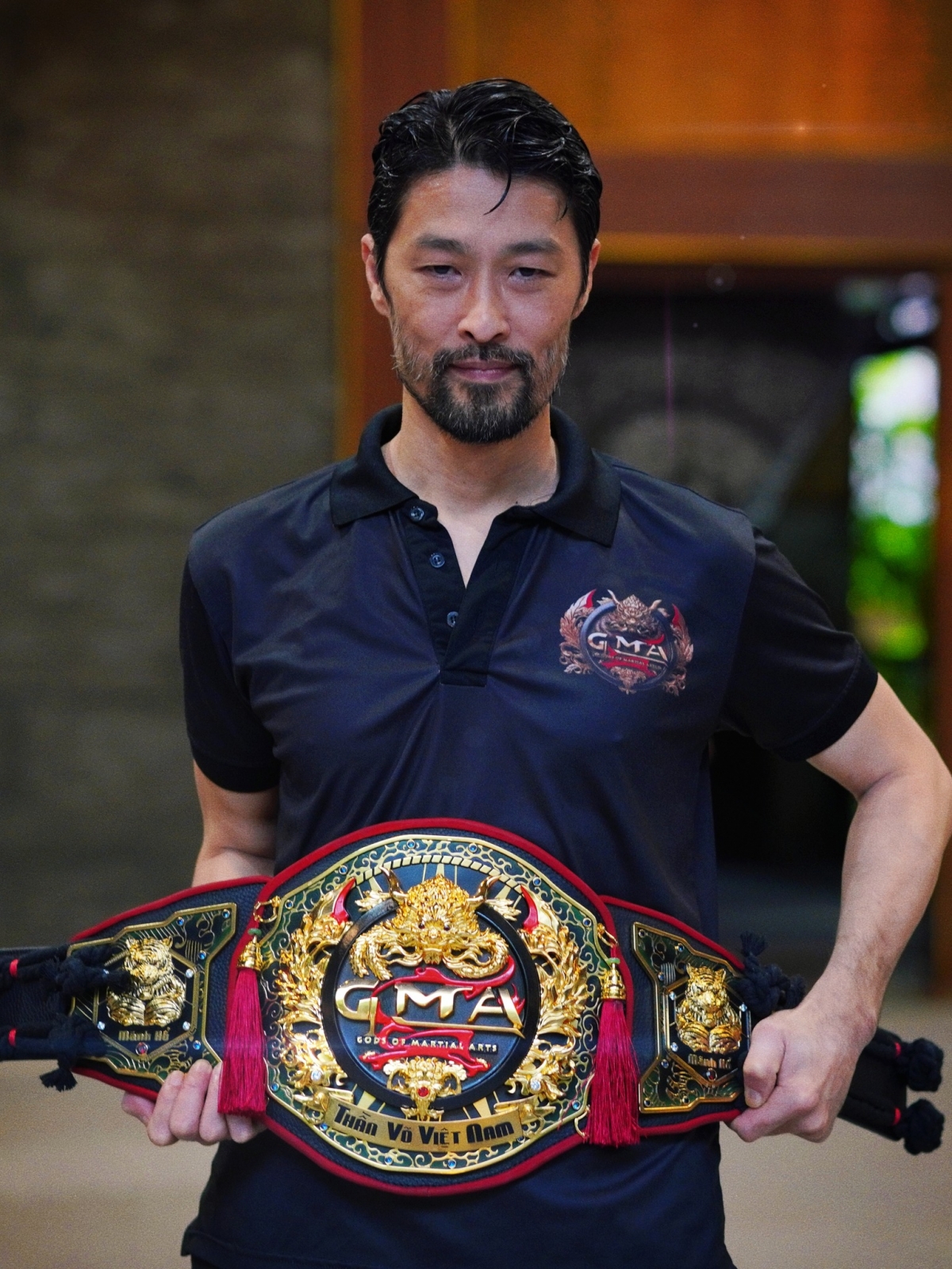 Johnny Trí Nguyễn chọn lối sống trầm lặng, tập trung vào việc giảng dạy võ thuật tại võ đường Liên Phong.