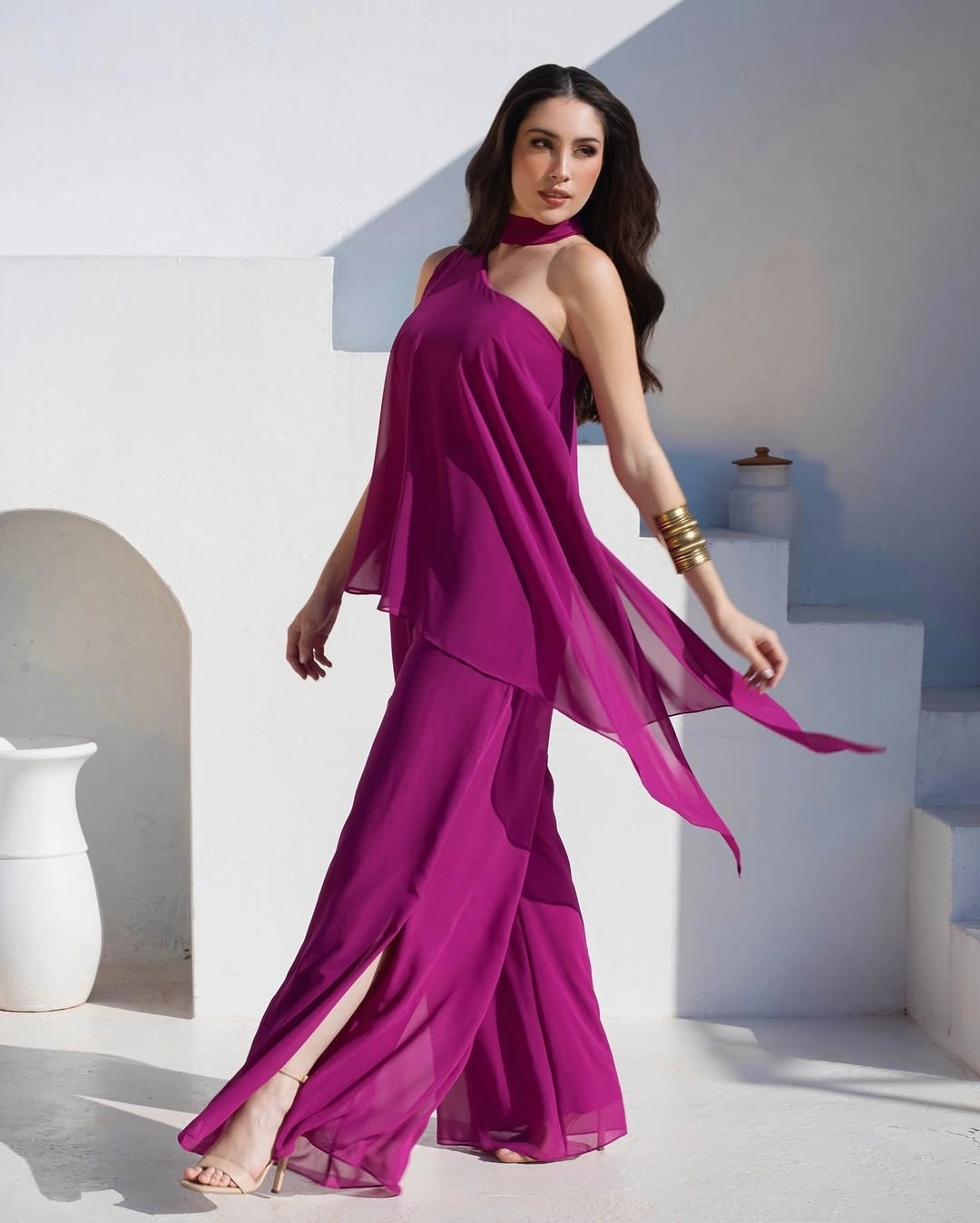 Jessica Pedroso có kinh nghiệm thi sắc đẹp ấn tượng. Cô từng đăng quang cuộc thi Miss Brasil Terra 2022. Người đẹp đại diện Brazil tham dự Hoa hậu Trái Đất 2012 tổ chức ở Philippines và lọt vào top 12 chung cuộc.