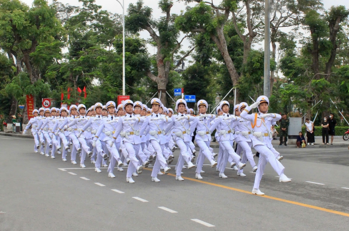 Các khối hợp luyện chương trình duyệt đội ngũ và diễu hành quần chúng kỷ niệm 70 năm giải phóng Hải Phòng. 