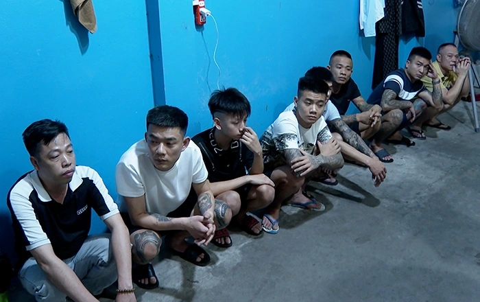 Các đối tượng tại cơ quan cảnh sát điều tra (ảnh, Công an cung cấp)
